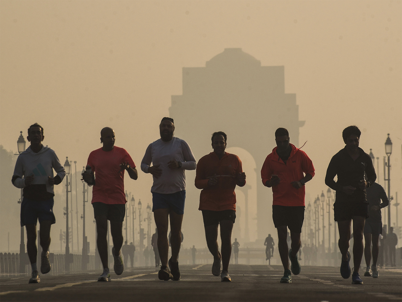 People jog at Kartavya Path amid dense smog as the air quality remains 'poor'  (Photo/ANI)