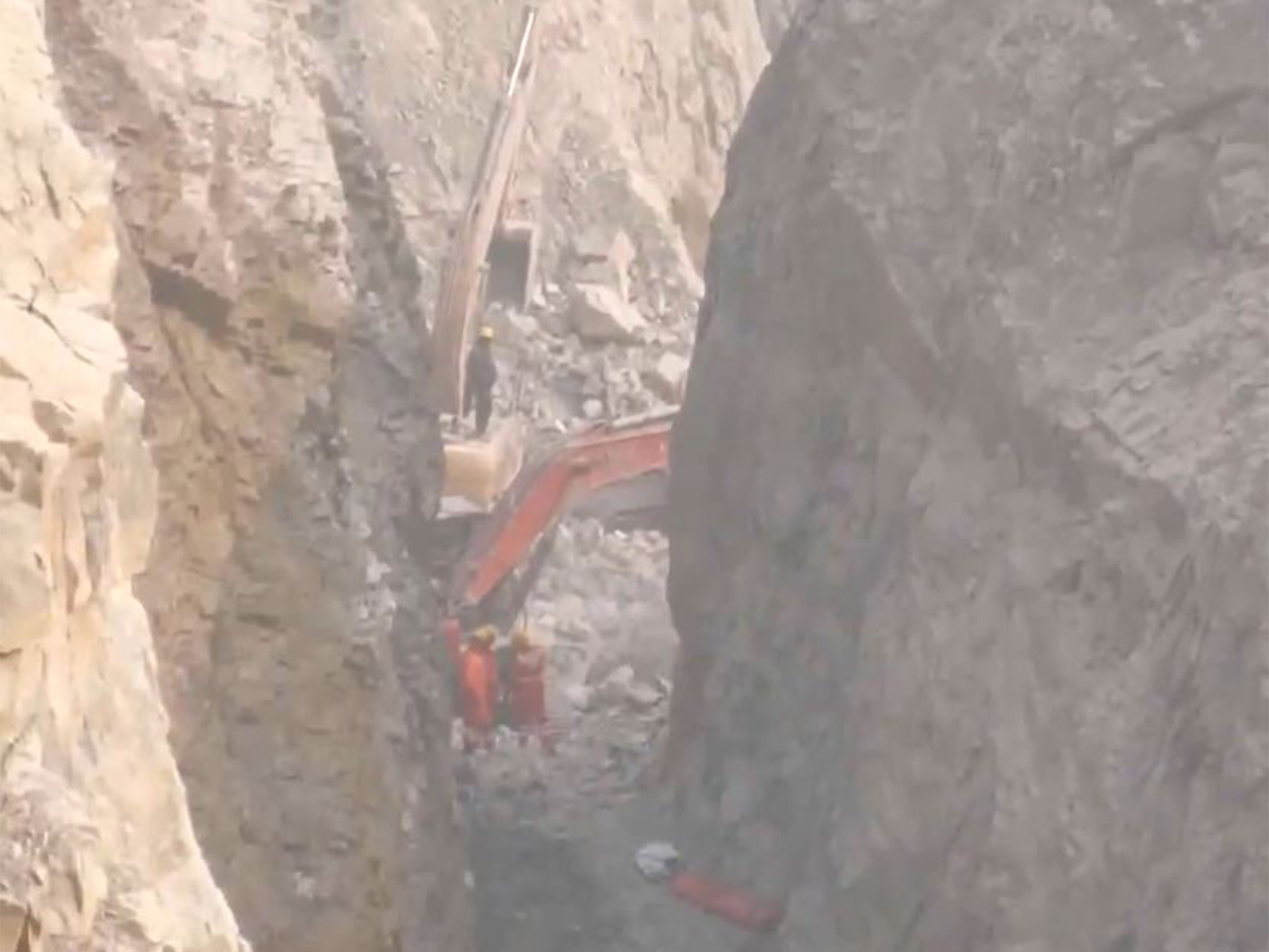 Rescue efforts underway after Sonbhadra mine collapse (Photo/ANI)