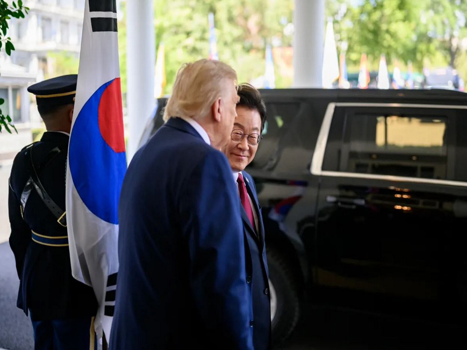 A file photo of US President Donald Trump with South President Lee Jae Myung in Washington DC, US (Photo/White House)