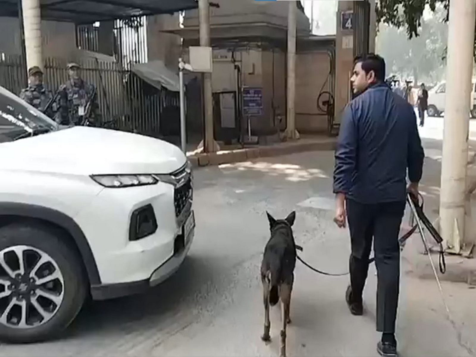 Bomb disposal squad, dog squad team at Patiala House Court (Photo/ANI)