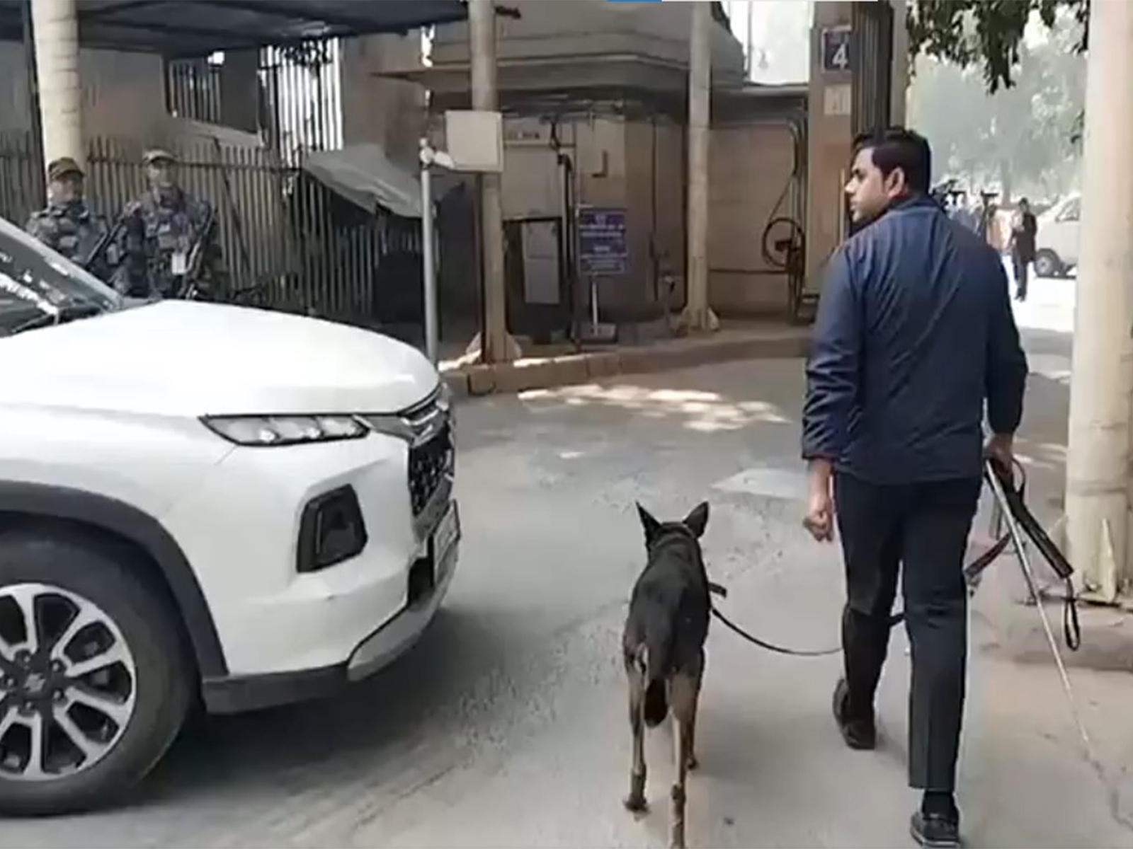 Bomb disposal squad, dog squad team at Patiala House Court (Photo/ANI)