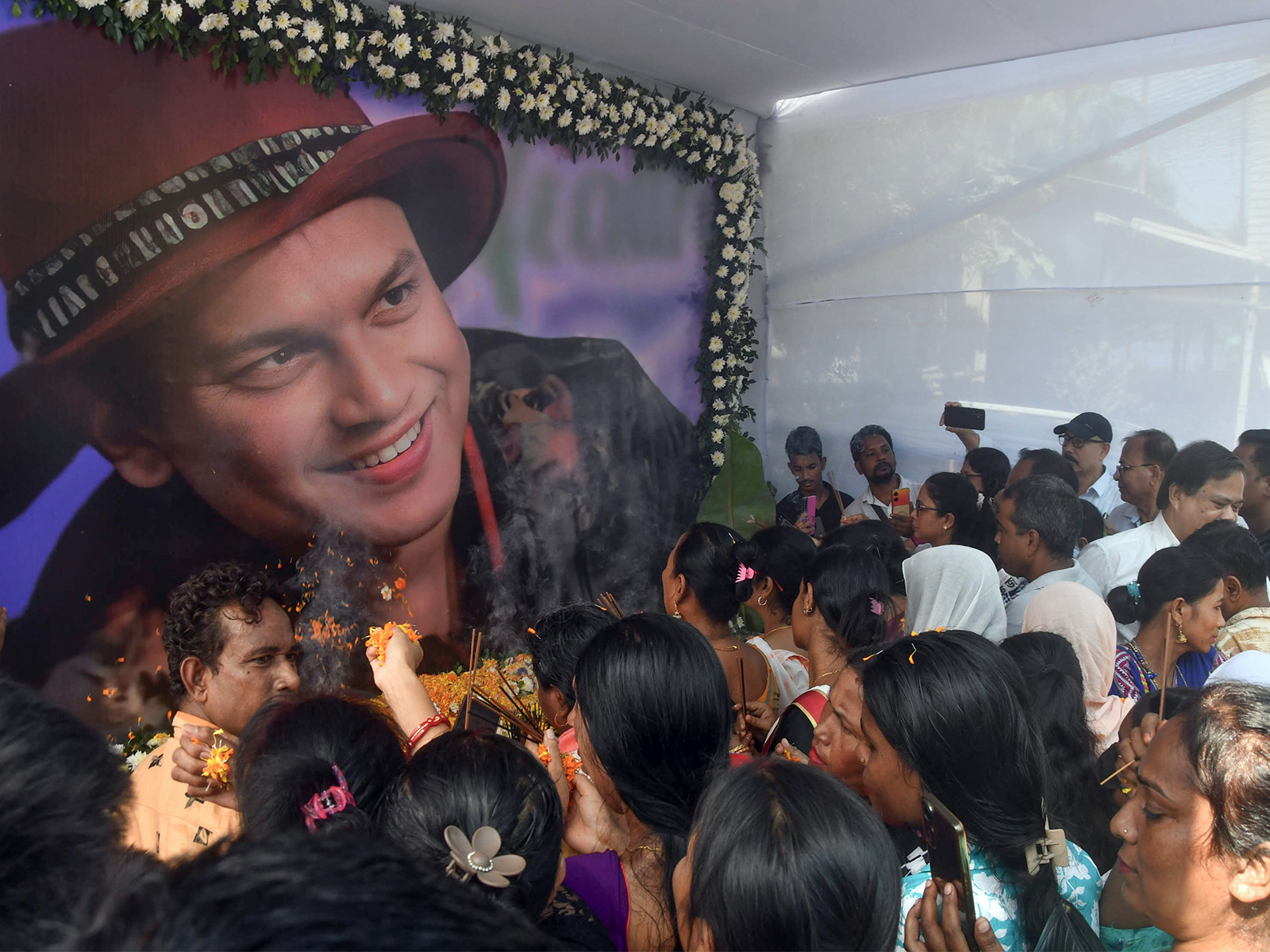 People pays tribute to Late Zubeen Garg during a tribute program in Guwahati (File Photo/ANI)