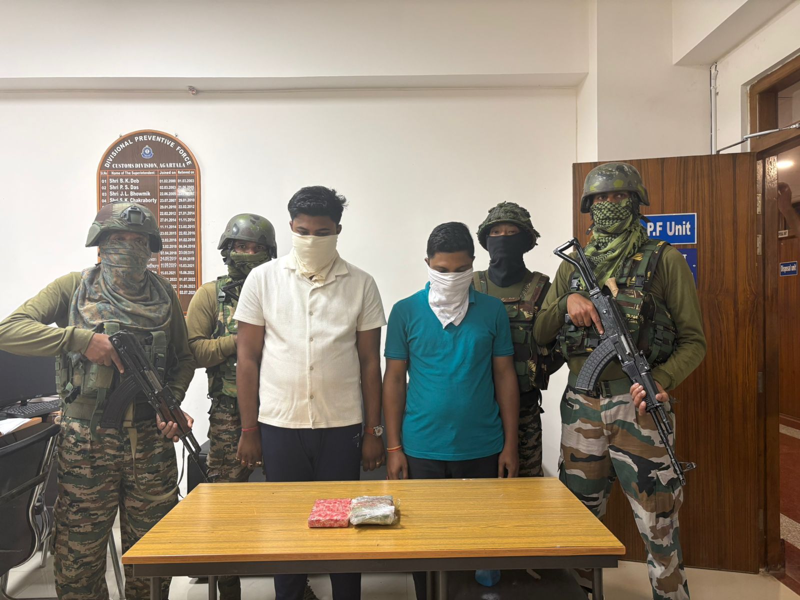 Assam Rifles with the accused. (Photo/Headquarters Inspector General Assam Rifles (East))