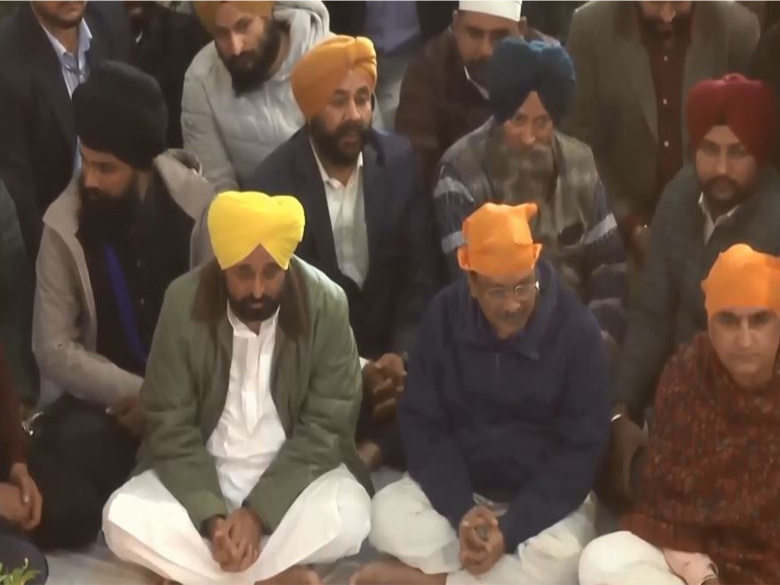 Punjab CM Bhagwant Mann and AAP national convener Arvind Kejriwal at Gurdwara Chatti Patshahi in Srinagar. (Photo/ANI)