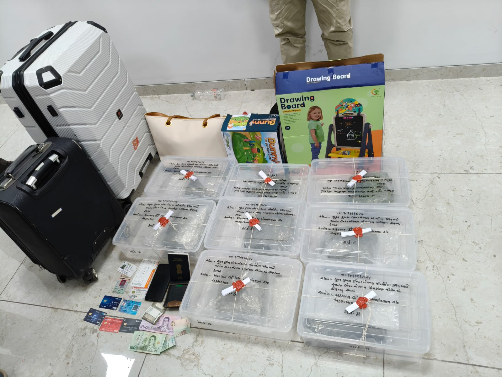 4 kg Narcotics seized at Surat Airport (Photo/X @CISFHQrs)