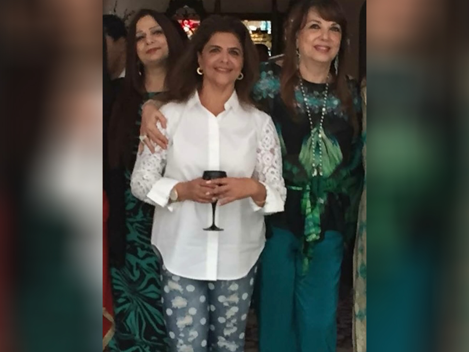 Hrithik Roshan's mom Pinkie Roshan with late Zarine Khan (Photo/Instagram@pinkieroshan)