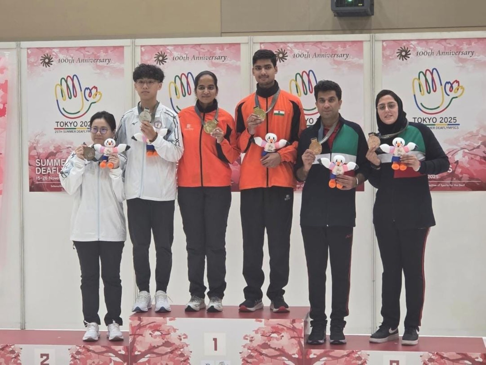 Abhinav, Pranjali (centre) continued Indian shooting's hot run at Deaflympics. (Photo: NRAI)