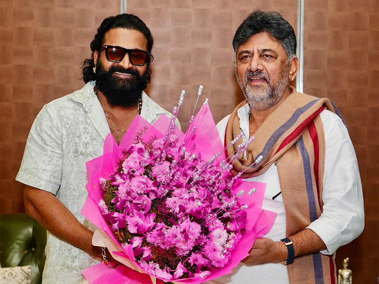Actor Rishab Shetty with minister DK Shivakumar (Image source:X/@DKShivakumar) 