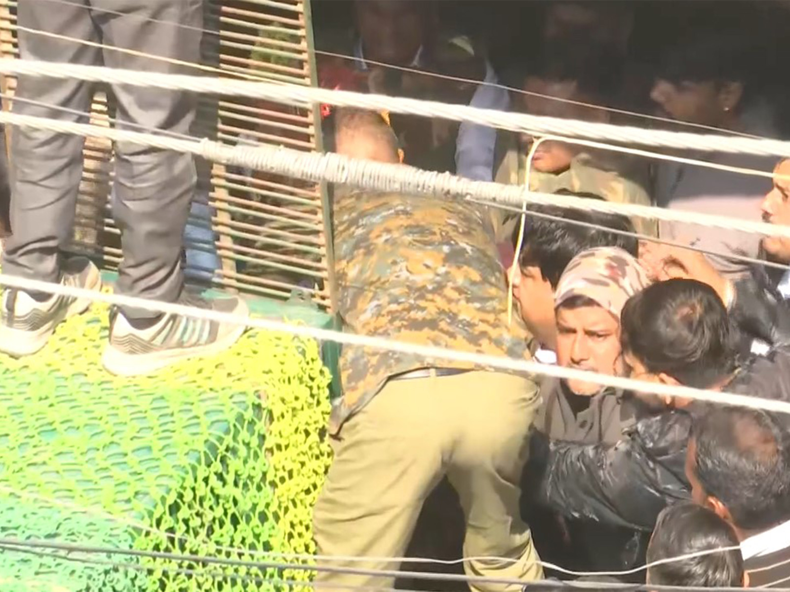 Rajasthan Forest Department officers rescuing the leopard in a vehicle in Jaipur, Rajasthan. (Photo/ANI)