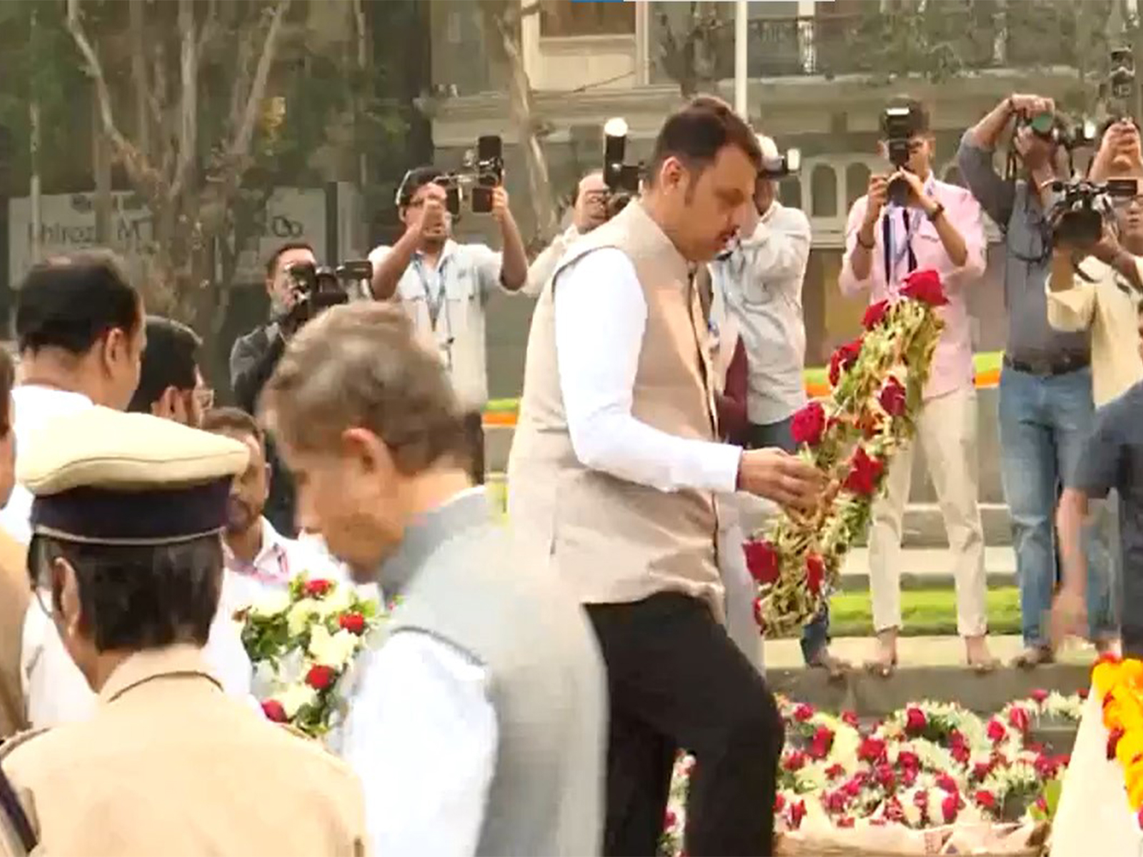 Maharashtra CM Fadnavis pay tributes on occasion of State Martyrs' Memorial Day. (Photo/ANI)