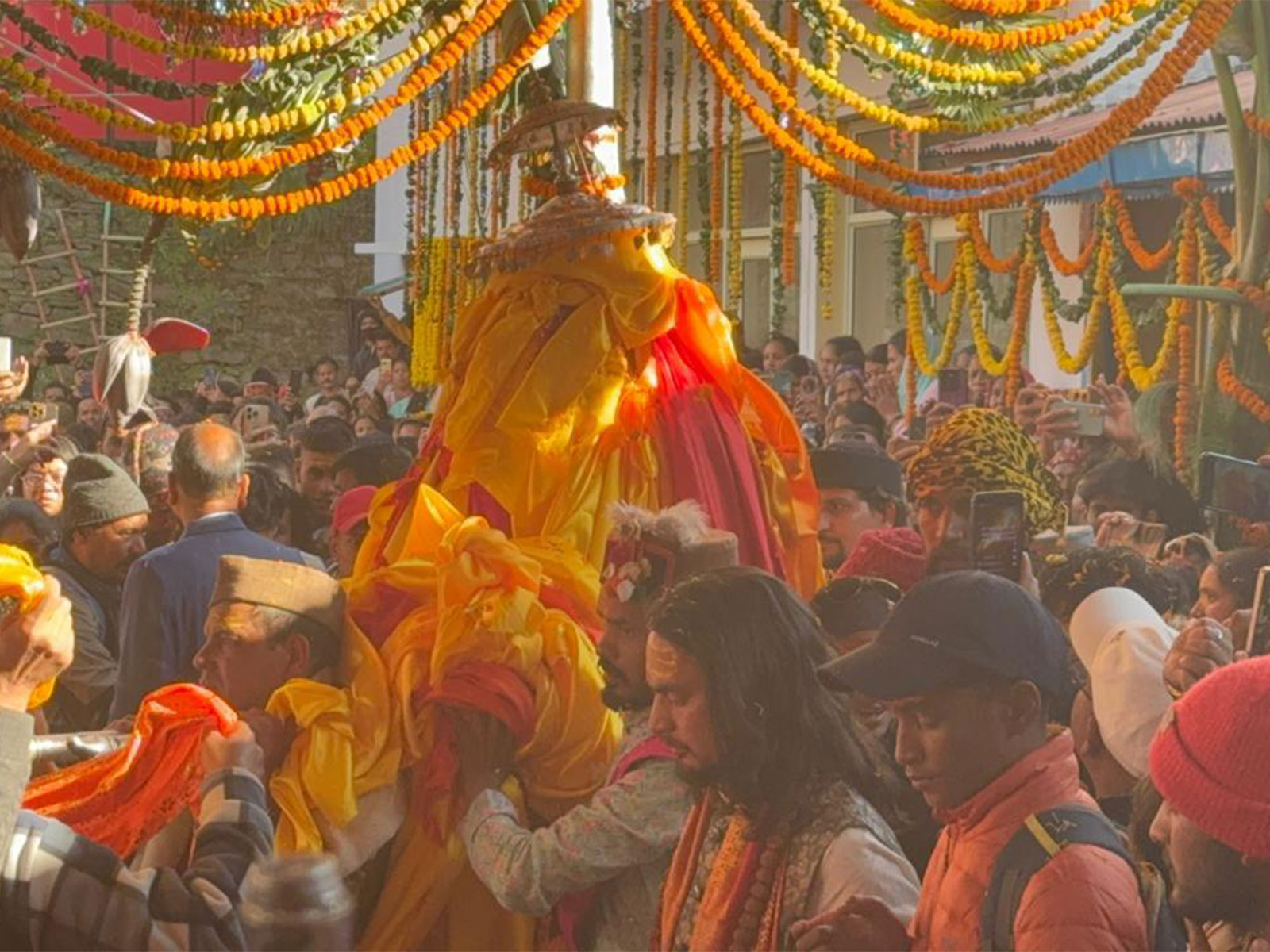- Devotees Welcome Madmaheshwar Doli to Omkareshwar Temple (Photo/ANI) 