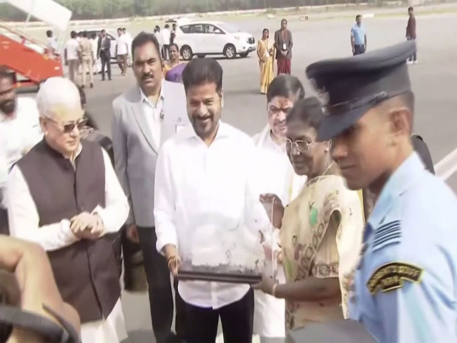 Prez  Murmu departs Hyderabad for Puttaparthi (Photo/ANI)