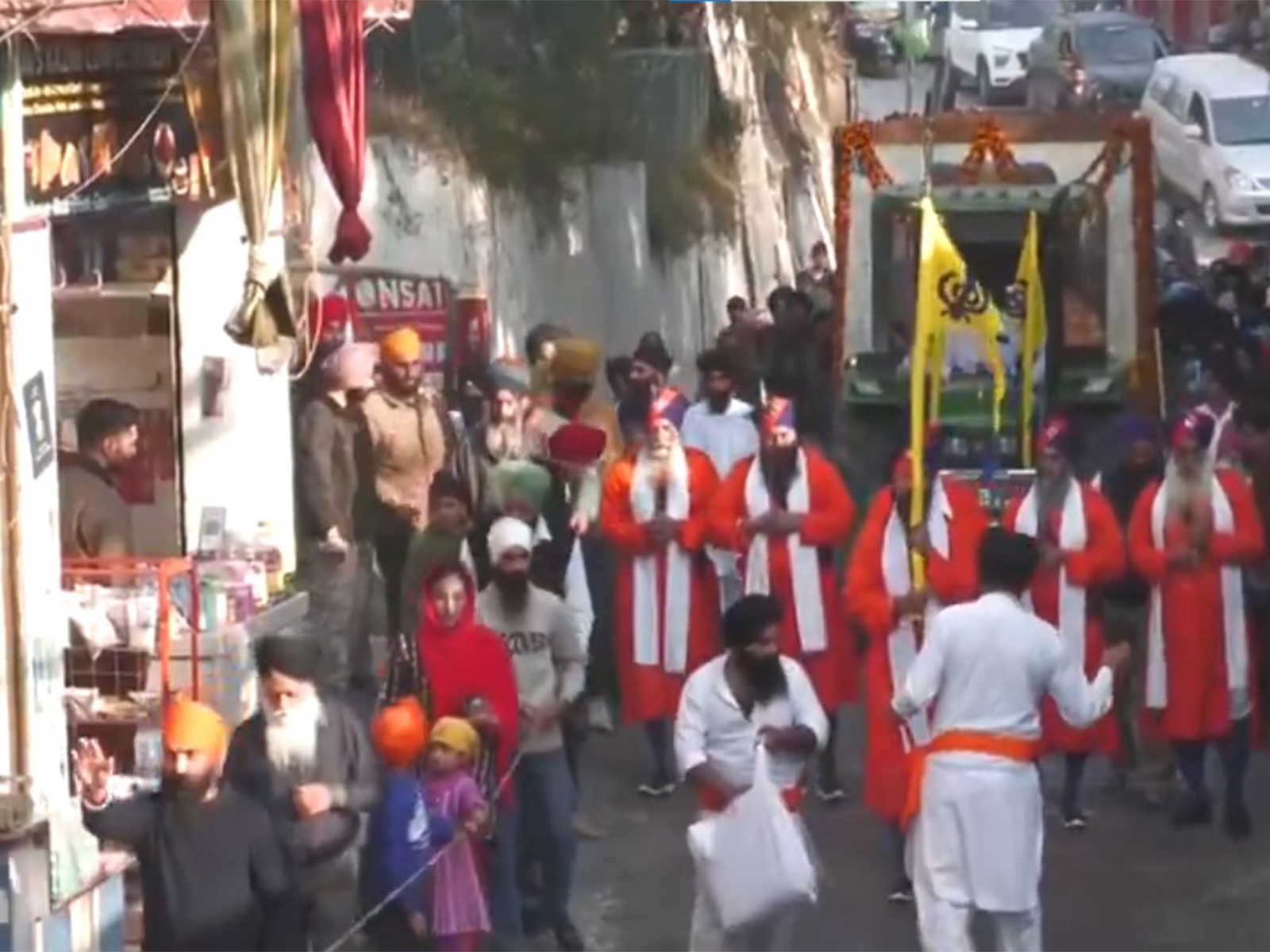 Devotees take part in the Vishal Nagar Kirtan in Poonch on the 350th Shaheedi Gurpurab of Guru Tegh Bahadur Sahib (Photo/ANI)