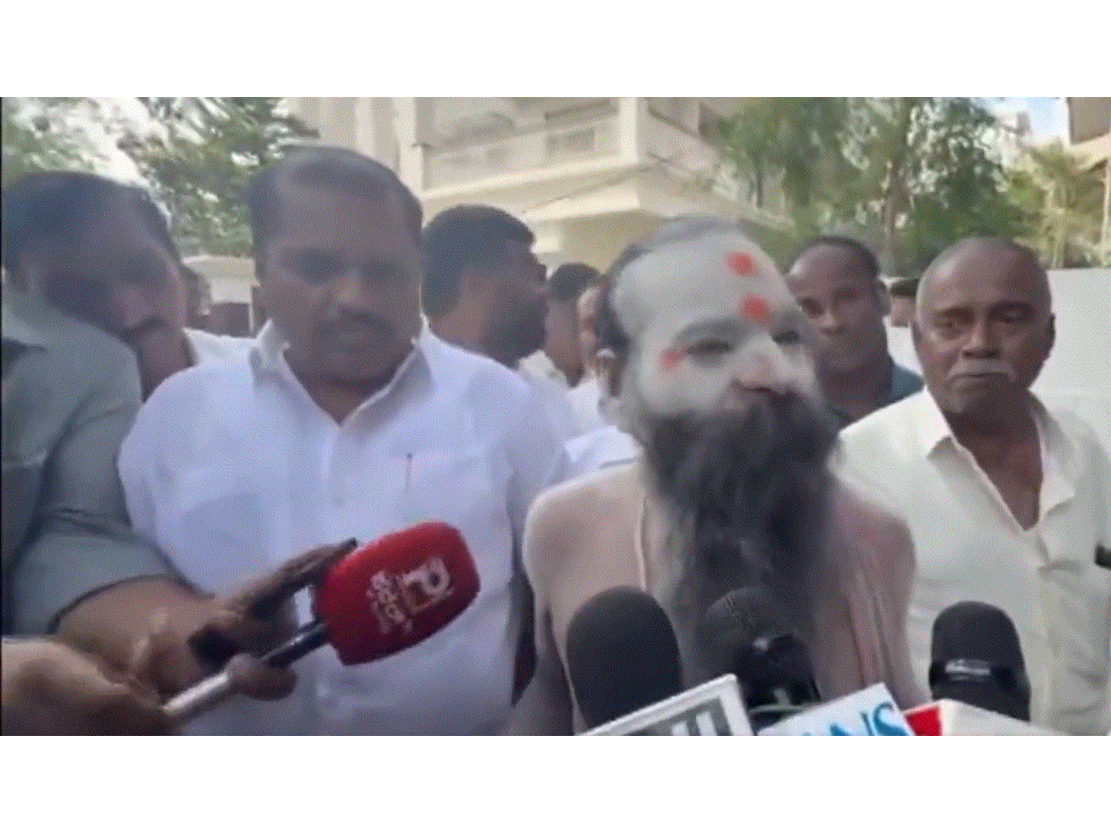 Karnataka Dy CM DK Shivakumar receives blessings from Sadhu (Photo/ANI)