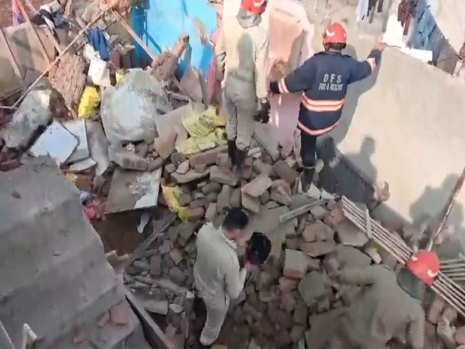 Fire officials at collapse site, Delhi (Photo/ANI)