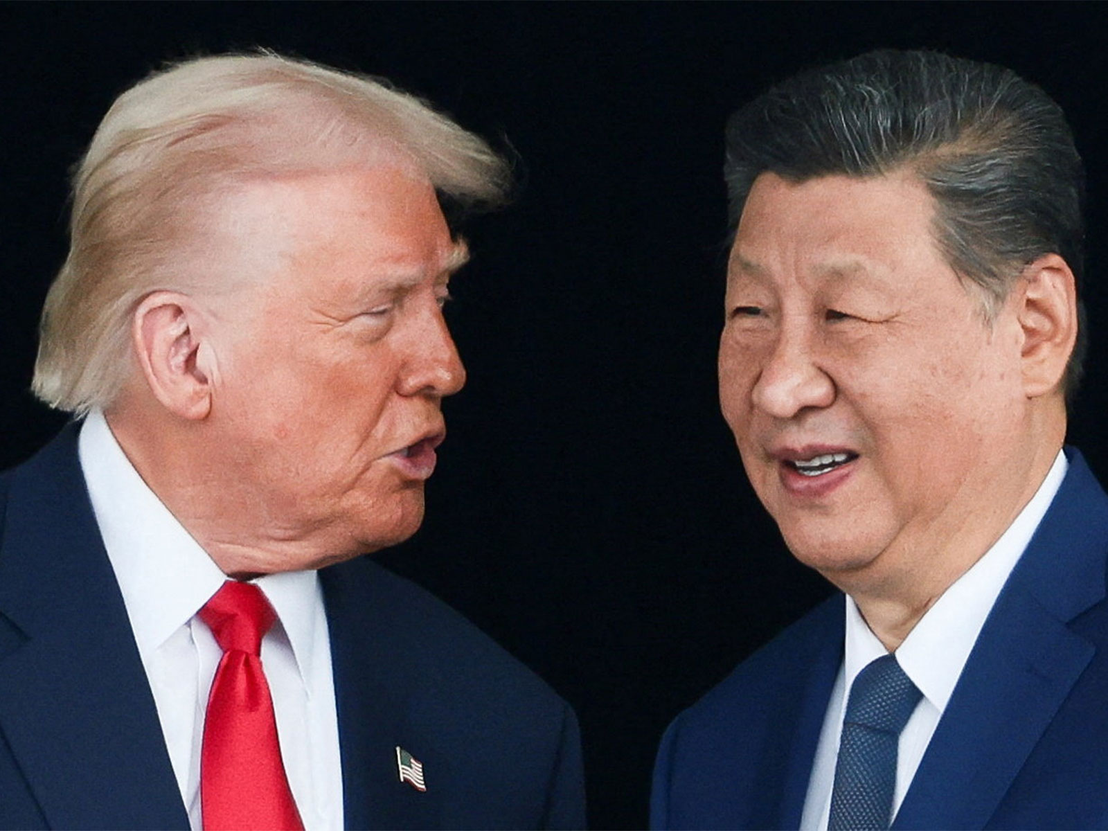 Donald Trump and Xi Jinping at APEC summit, in Busan (Photo/Reuters)