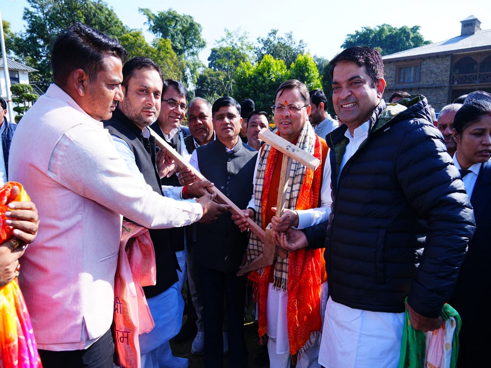 Uttarakhand CM Dhami meets sugarcane farmers (Photo: CMO)