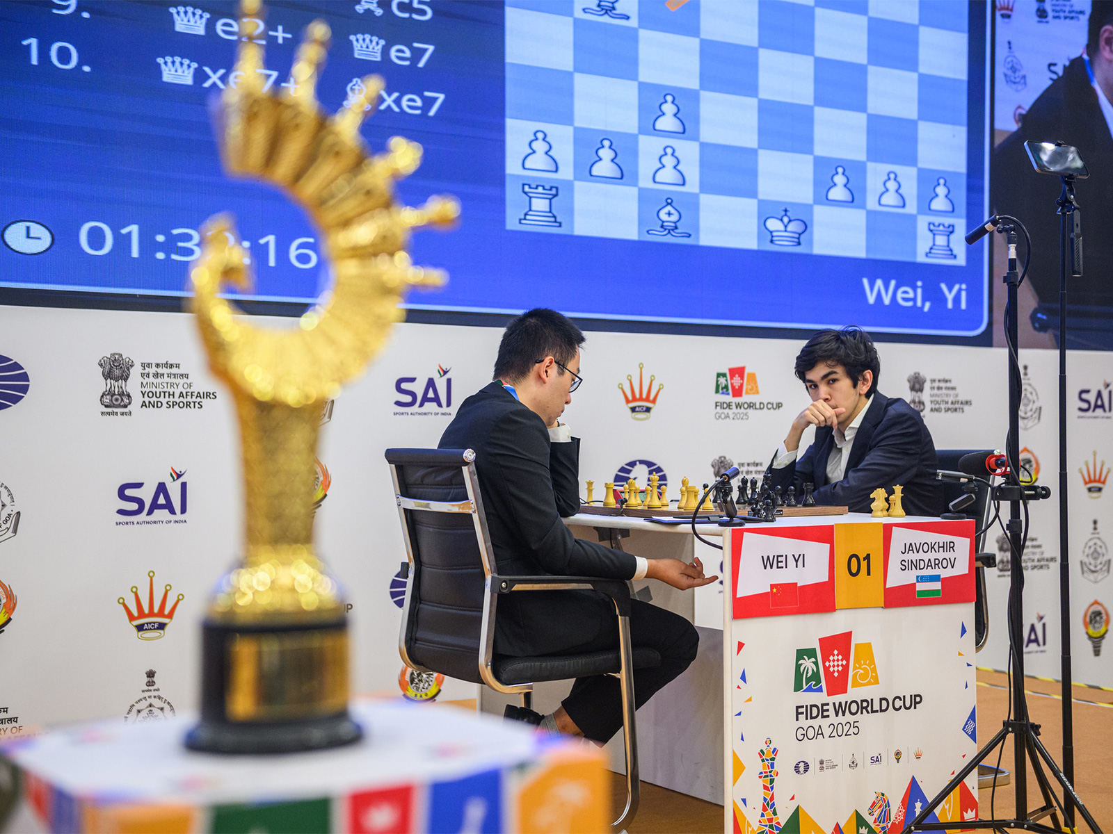 GM Wei Yi and GM Javokhir Sindarov (Photo: FIDE)