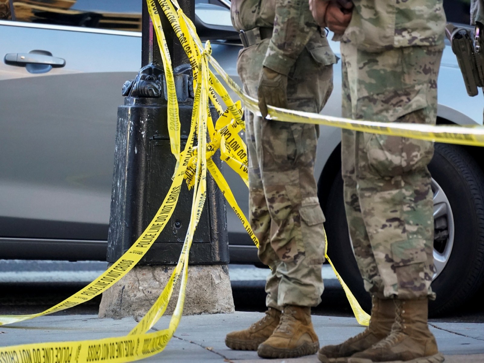 National Guard personnel stand behind yellow tape after two Guardsmen were shot near the White House in Washington, DC, US. (Photo/Reuters)