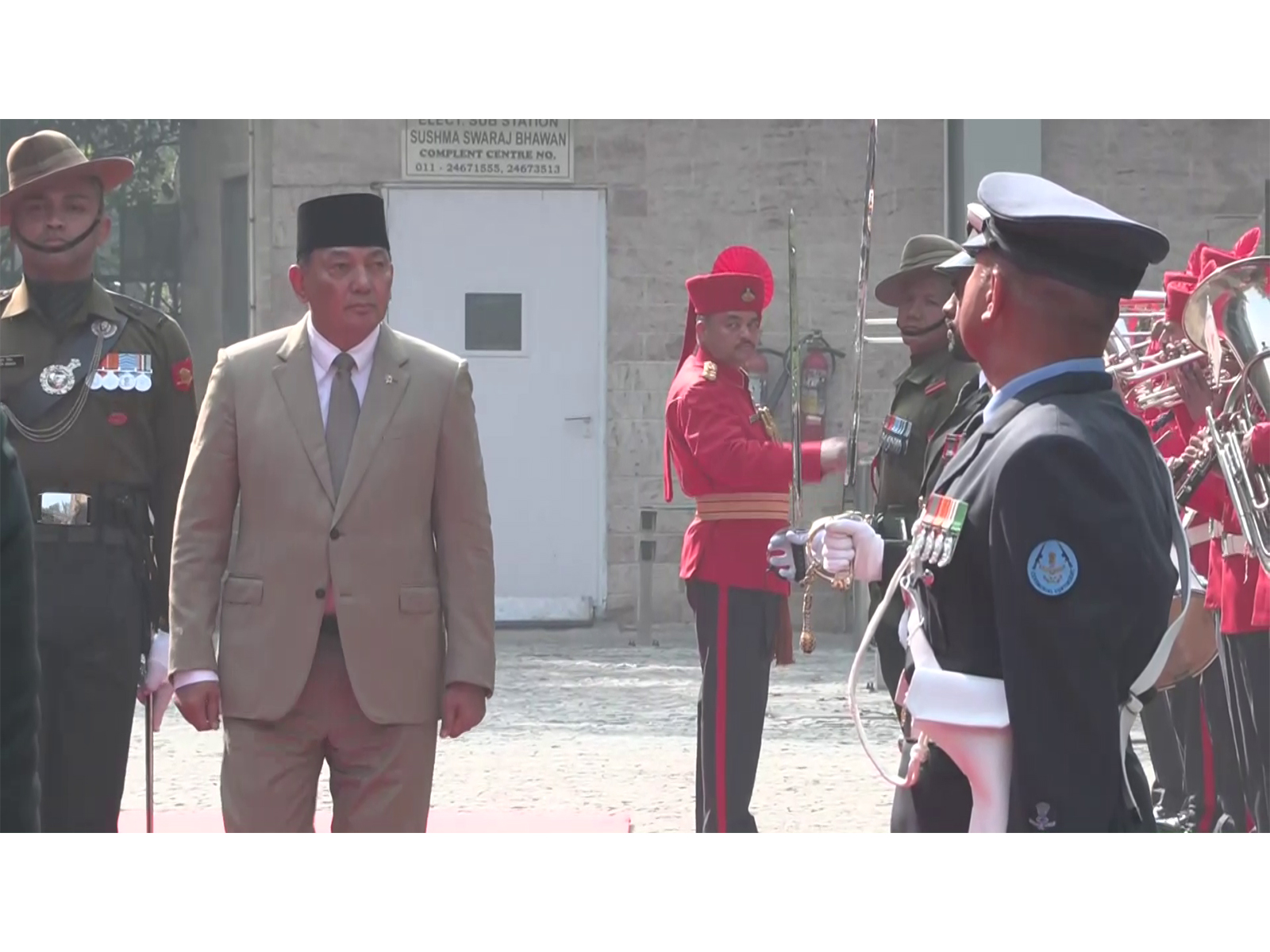 Indonesian Defence Minister Sjafrie Sjamsoeddin receives tri-service Guard of Honour (Photo/ANI)