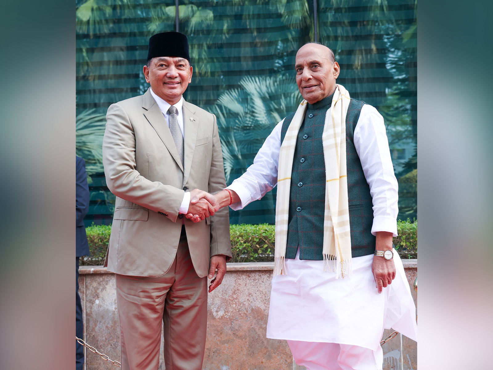 Union Defence Minister Rajnath Singh and Indonesian Defence Minister Sjafrie Sjamsoeddin (Photo: X@rajnathsingh)