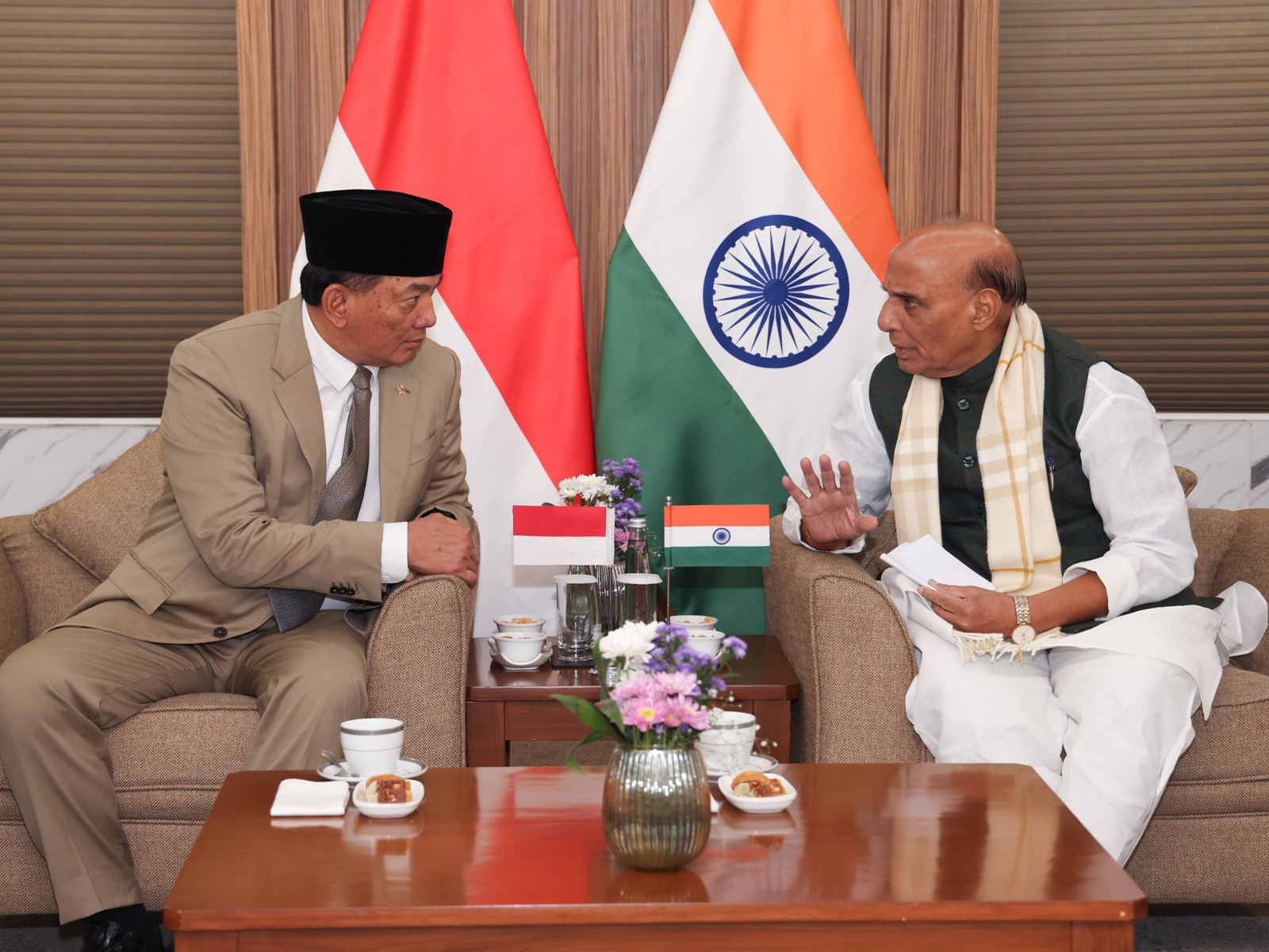 Defence Minister Rajnath Singh and his Indonesian counterpart, Sjafrie Sjamsoeddin (Photo/PIB)