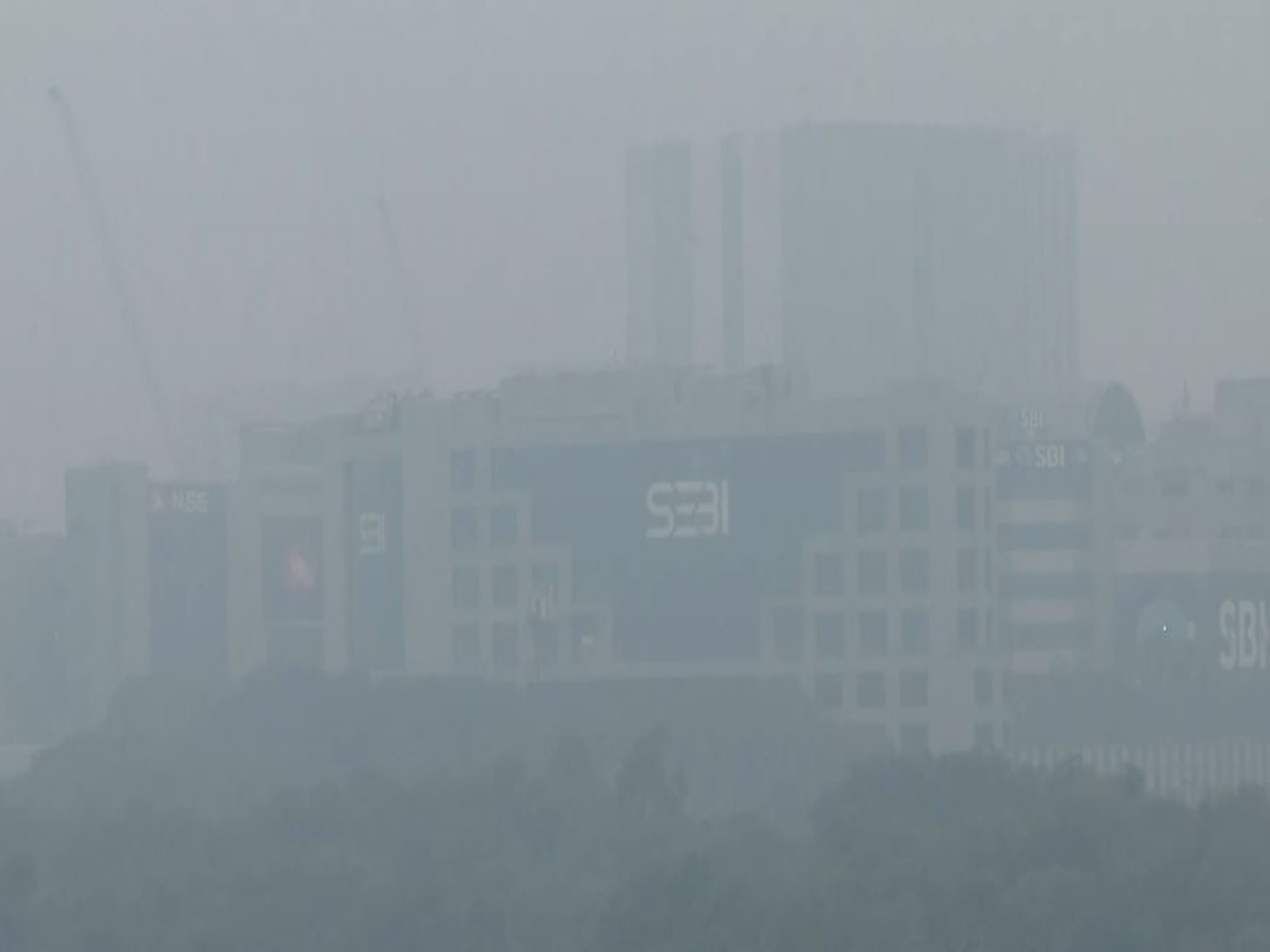 Smog engulfs skies in Mumbai (Photo/ANI)