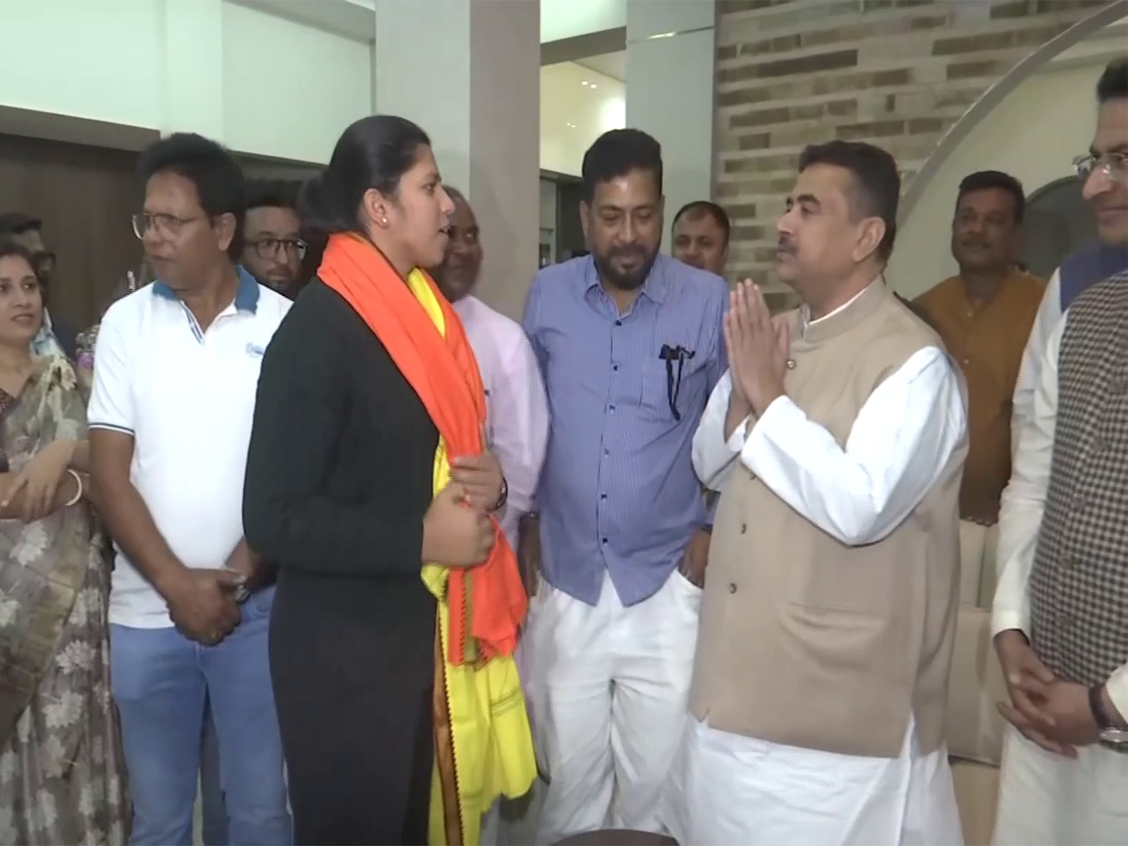 Richa Ghosh and Suvendu Adhikari (Photo: ANI)