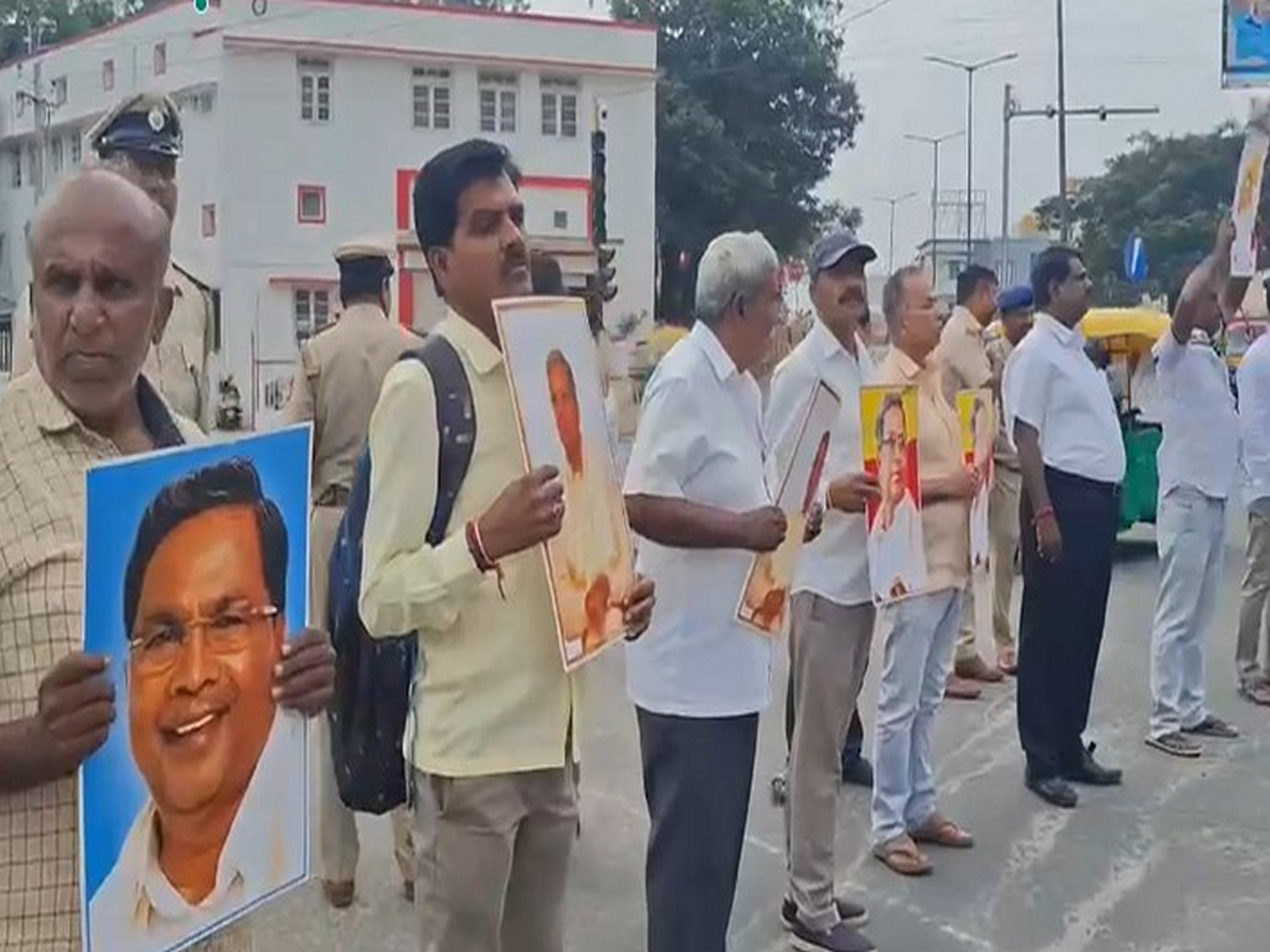 Siddaramaiah supporters forming a human chain outside Kote Anjaneya temple in Tumkur. (Photo/ANI)