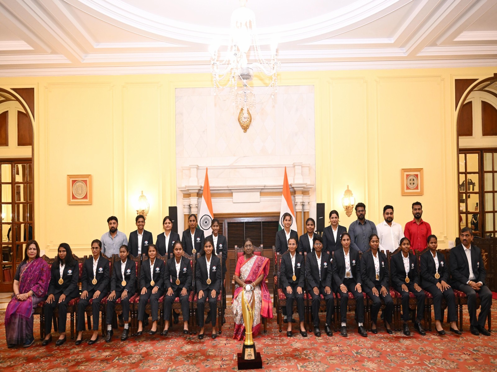 President Droupadi Murmu with Indian Blind Women's cricket team. (Photo: @rashtrapatibhvn/X)