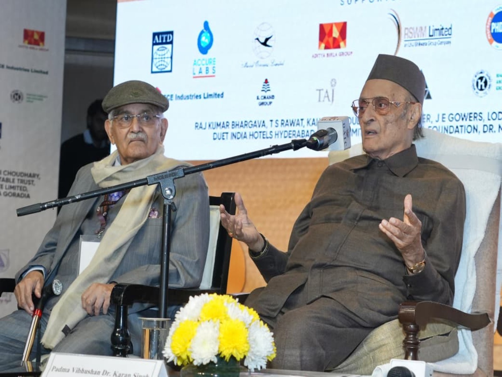 SK Mishra, Retired Indian civil servant and Karan Singh, former Union Minister of India (Photo/ANI)