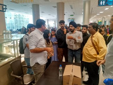 Indian mission assists stranded passengers at Colombo Airport (Photo/@IndiainSL)