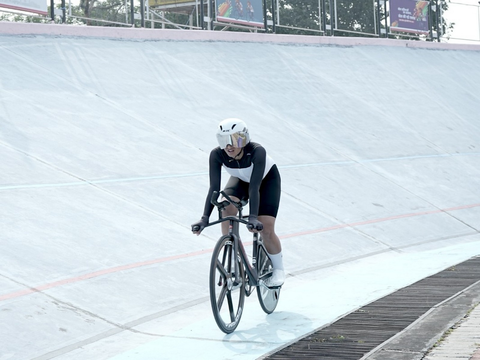 Cyclist Meenakshi Rohilla in action during Khelo India University Games 2025 (Image: SAI media)