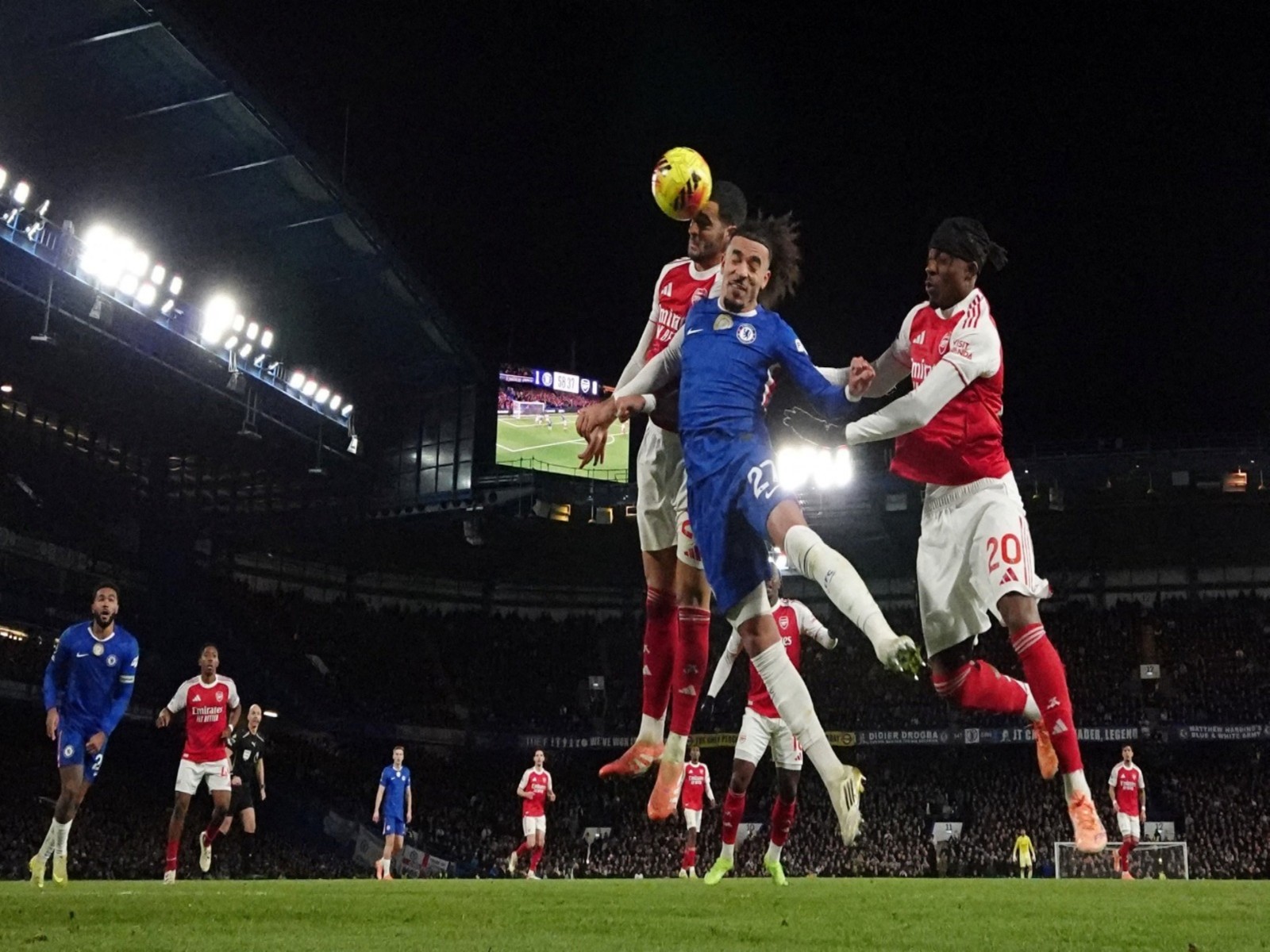 Chelsea and Arsenal players in action (Photo: Reuters)