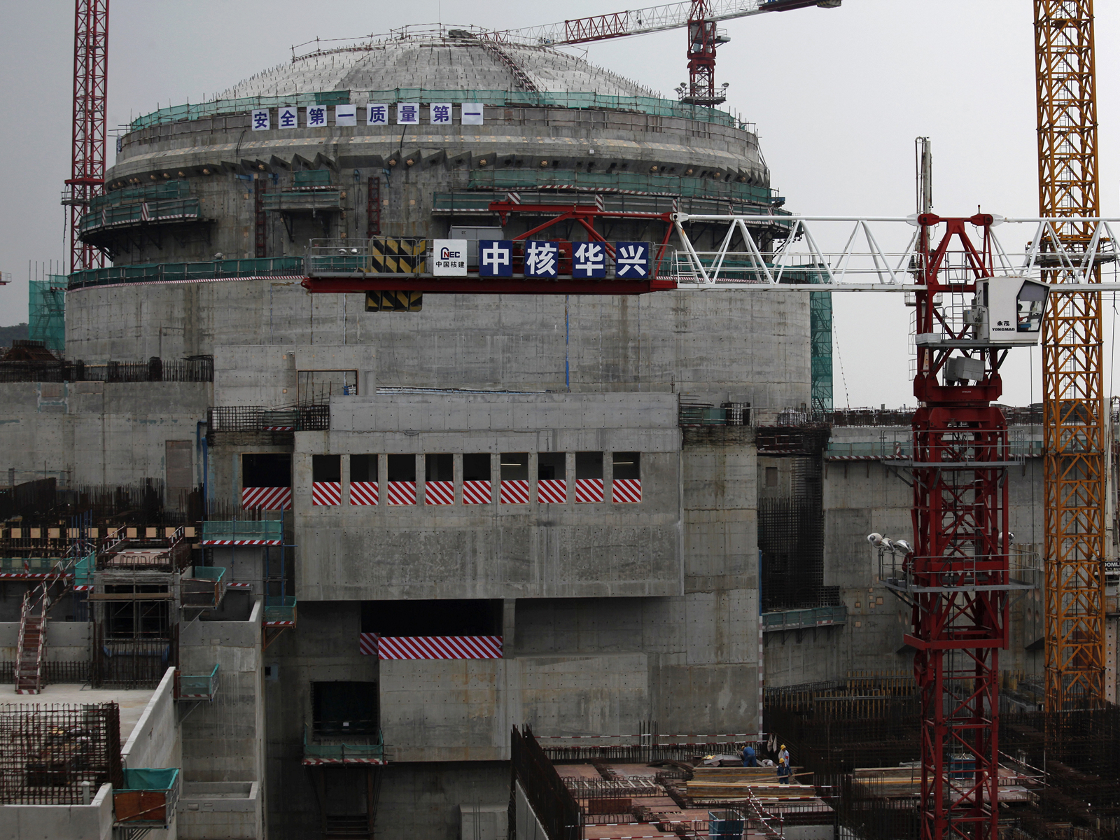 Workers stand in front of a nuclear reactor under construction in Taishan, China (Photo/Reuters)
