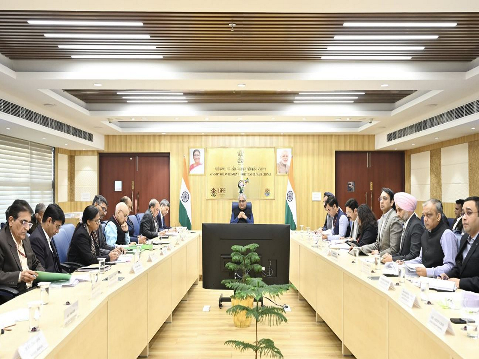 Union Minister for Environment, Bhupender Yadav chairs meeting on Air Pollution (Photo/@EnvironmentPib)