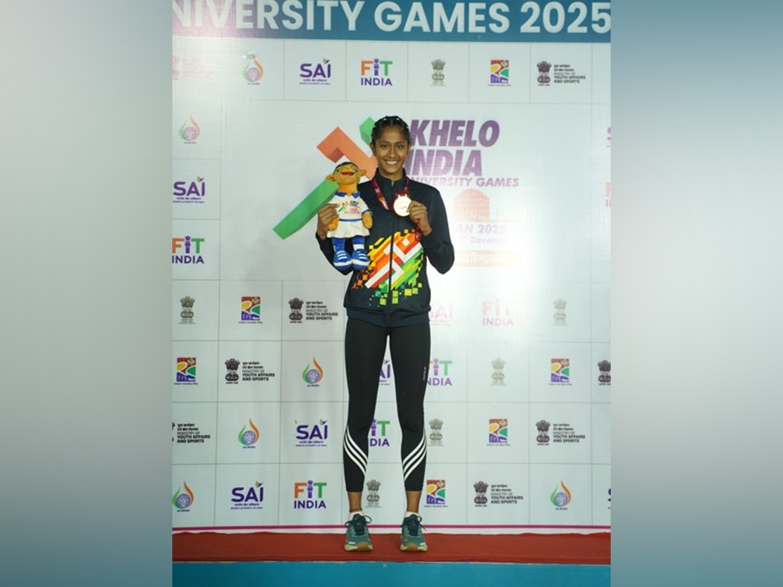 Pooja posing with her gold medal. (Photo: SAI Media)