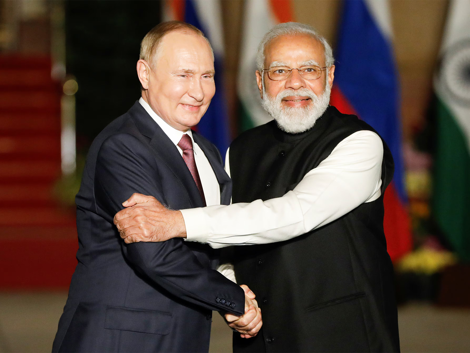 Russia's President Vladimir Putin shakes hands with Prime Minister Narendra Modi. (Photo/Reuters)