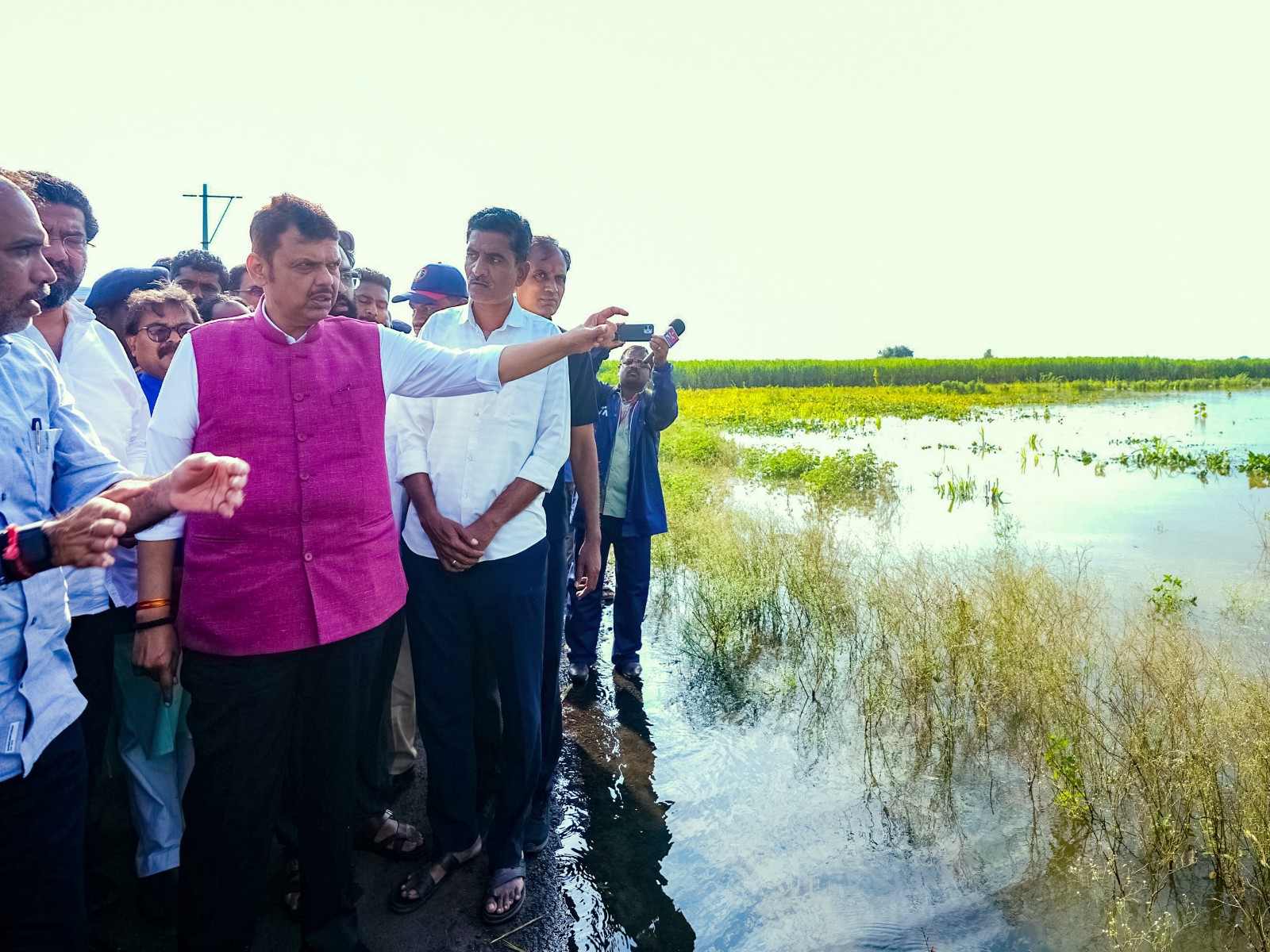 Maharashtra Chief Minister Devendra Fadnavis visits areas affected by heavy rain in Latur (Photo/X@CMOMaharashtra)