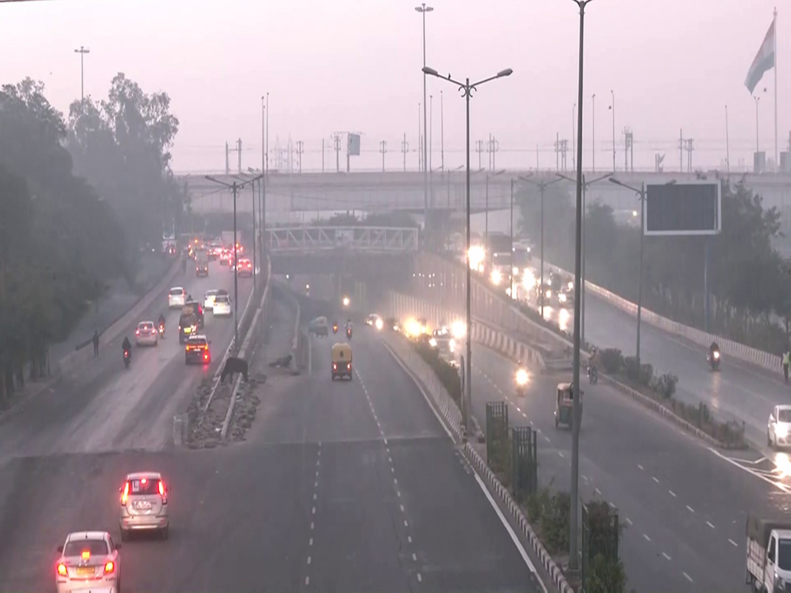 Vehicles commute through the Anand Vihar area covered in smog. (Photo/ANI)