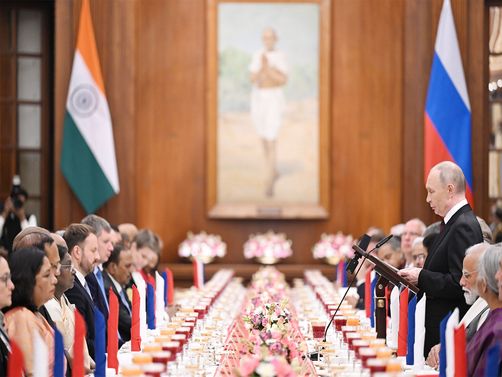 President Droupadi Murmu hosted a state banquet for Russian President Vladimir Putin (Photo/X@rashtrapatibhvn)
