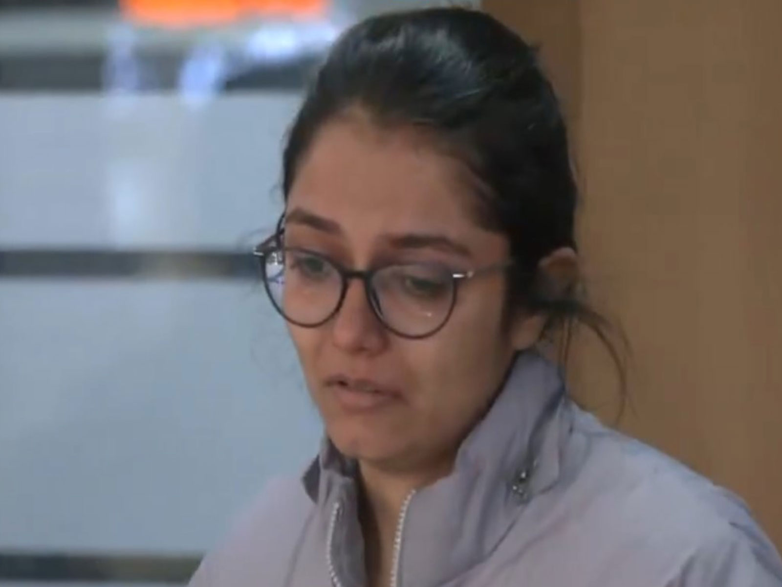 Passenger in tears as IndiGo cancellations hit Ahmedabad (Photo/ANI)