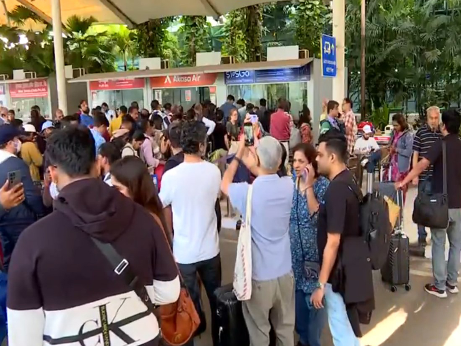 In Mumbai, visuals from Chhatrapati Shivaji Maharaj International Airport showed long queues and congested terminals (Photo/ANI) 