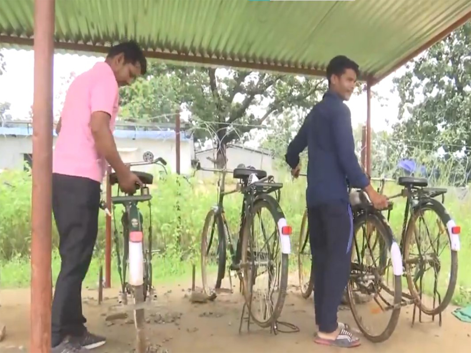 Bicycle support boosts connectivity in Sukma's Purvarti region (Photo/ANI) 