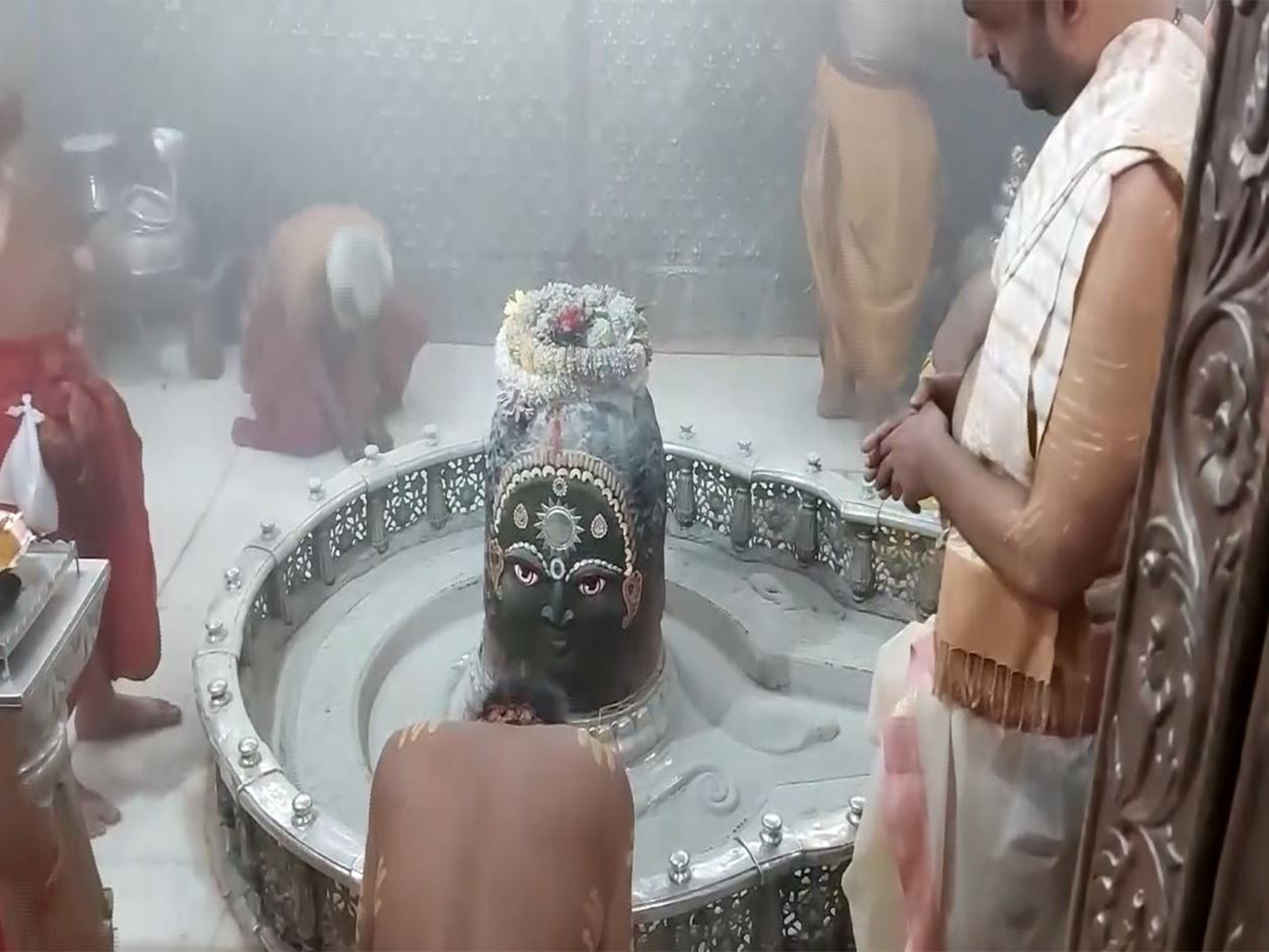 Bhasma Aarti performed at the Mahakaleshwar Jyotirlinga Temple in Ujjain. (Photo/ANI)