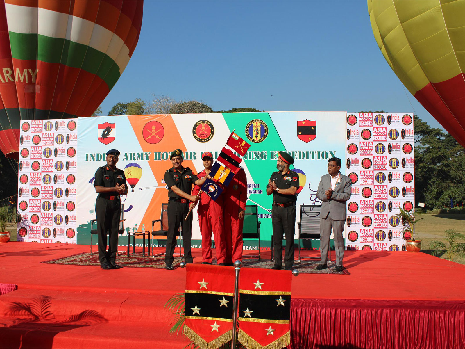 Indian Army's Hot Air Ballooning (HAB) Expedition formally concluded in Pune (Photo/ANI) 