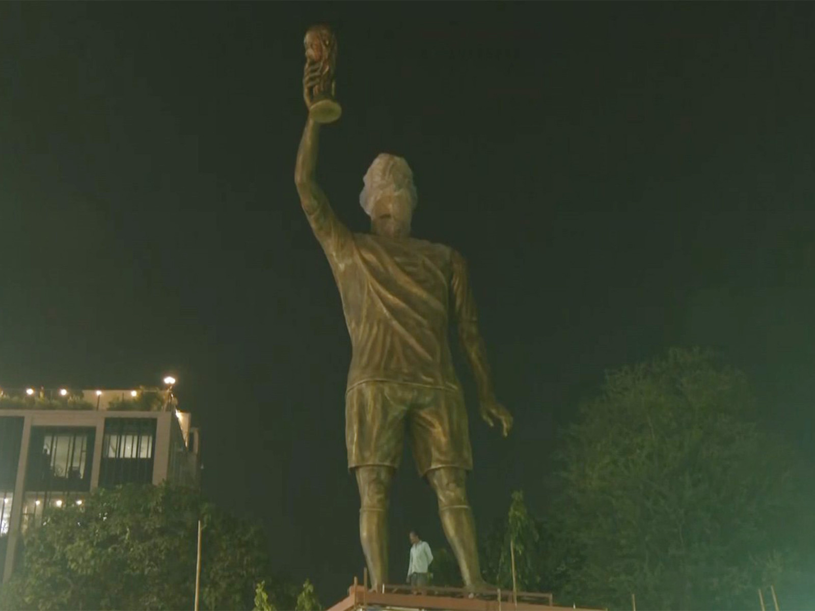 Lionel Messi's 70-foot statue unveiled in Kolkata (Photo: ANI)