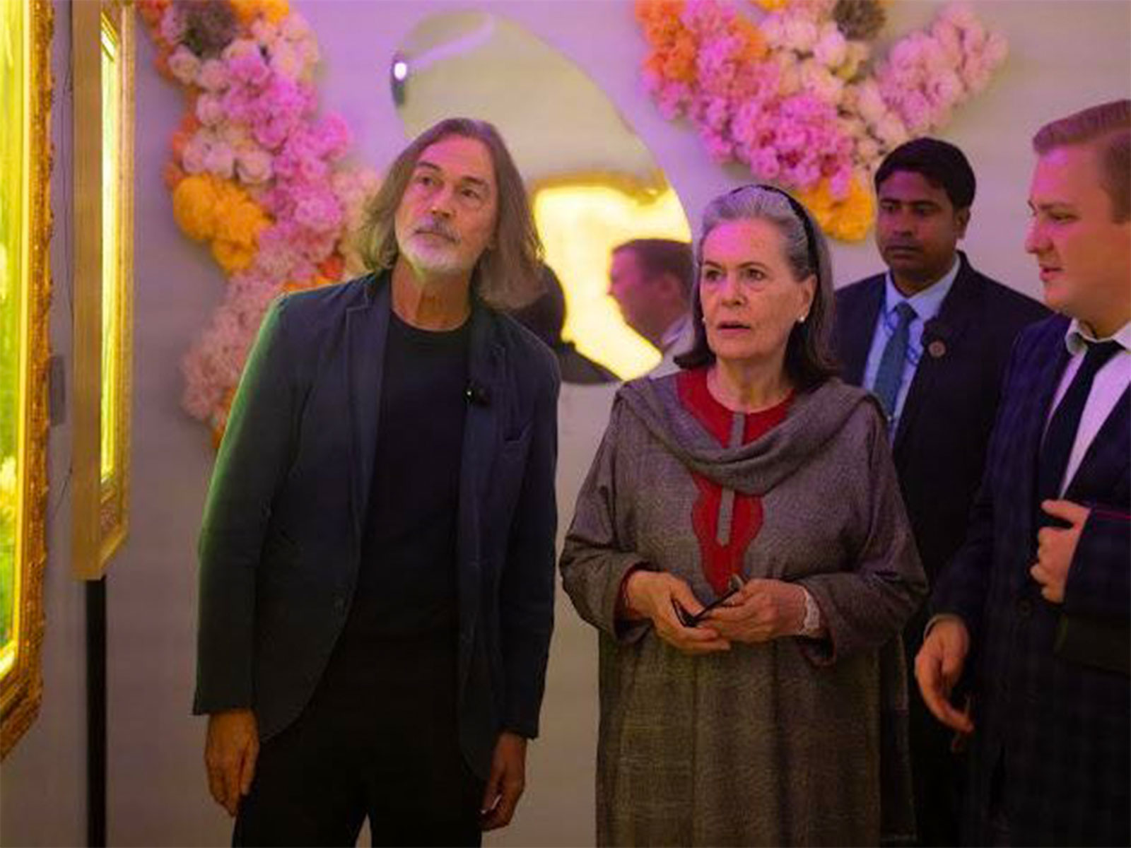 ongress Parliamentary Party Chairperson Sonia Gandhi with Russian artist Nikas Safronov (Photo:X/ @RusEmbIndia)