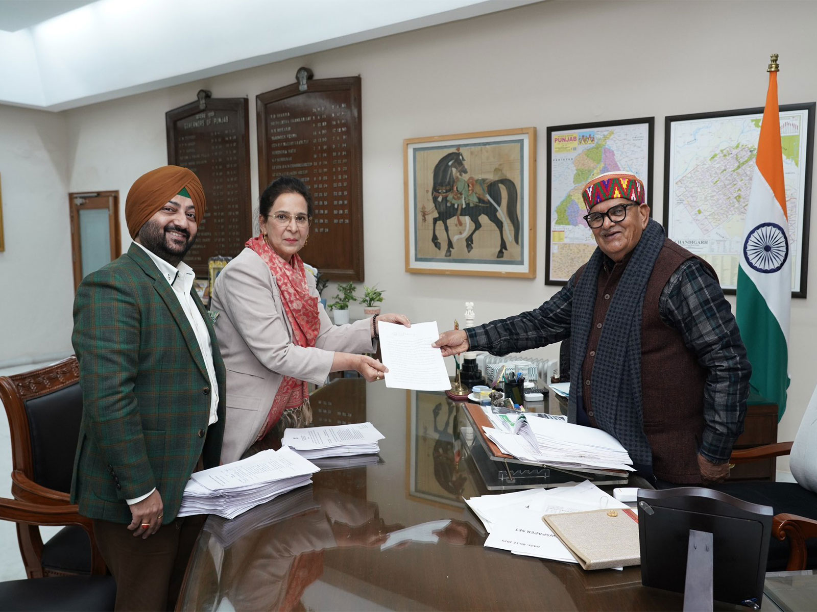 Navjot Kaur Sidhu submits letter to Punjab Governor Gulab Chand Kataria (Photo/@NavjotSidh42212)