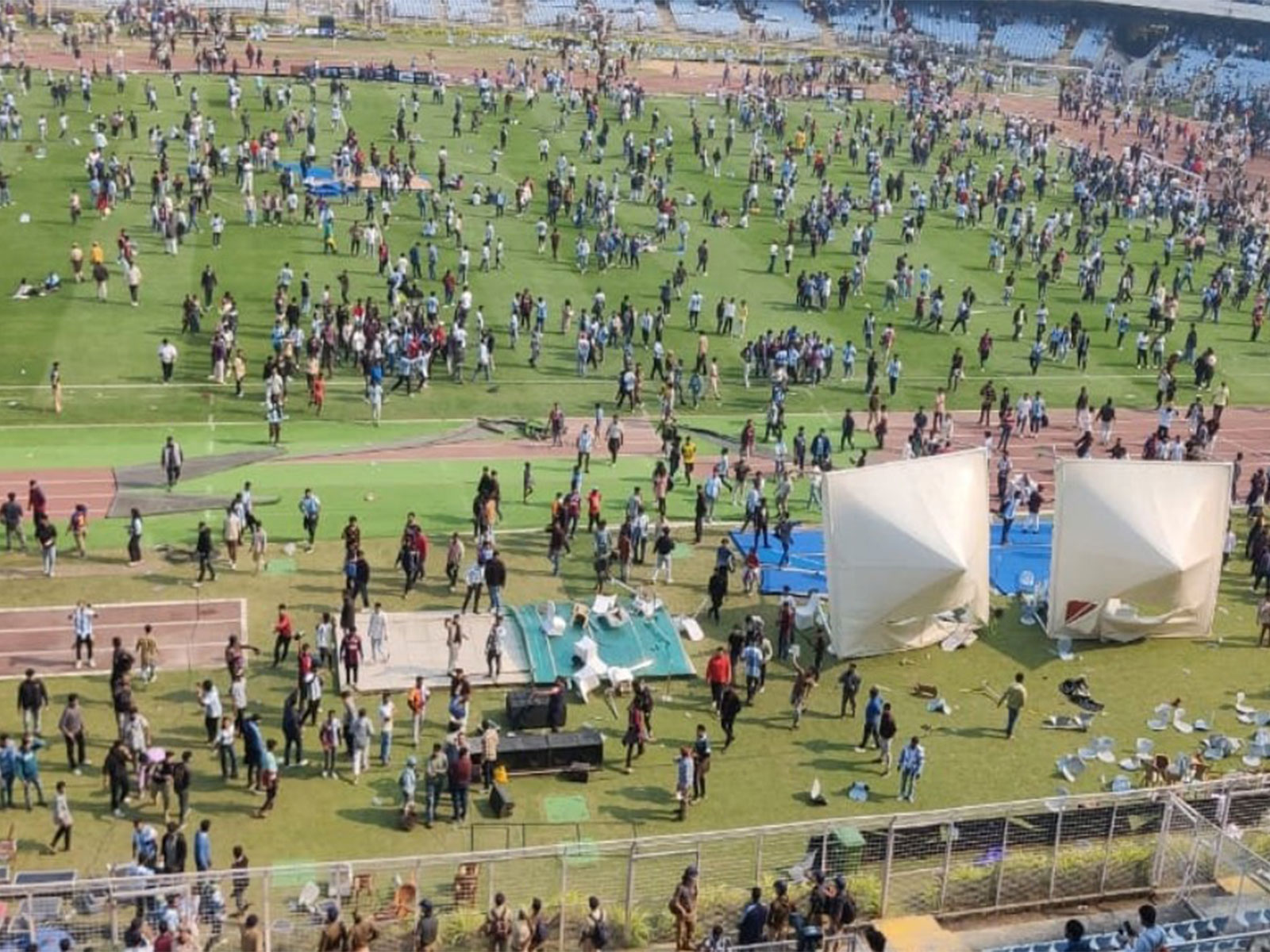 Angry fans vandalised Salt Lake Stadium. (Photo: ANI)